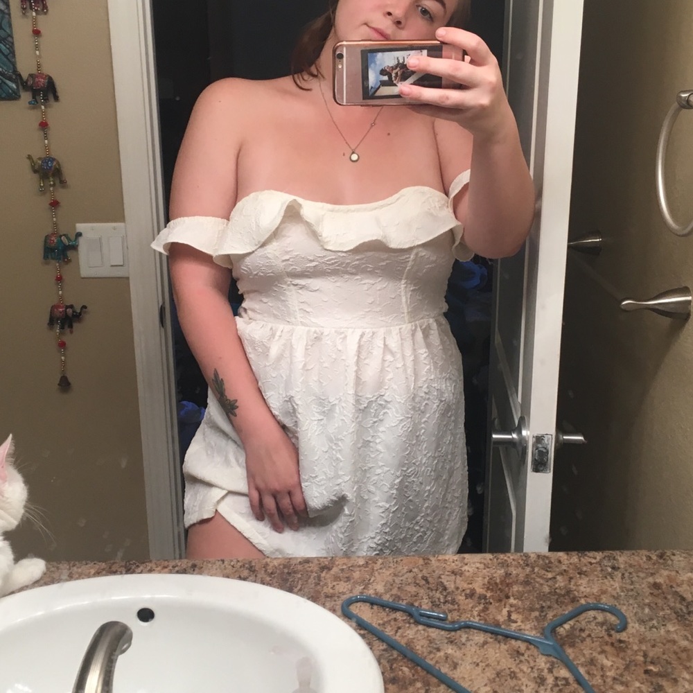 Marilyn Monroe Styled Off The Shoulder White Dress